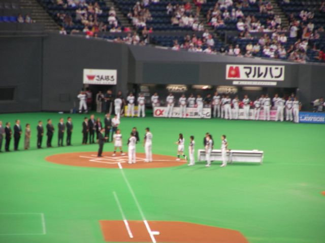 表彰を受ける両選手